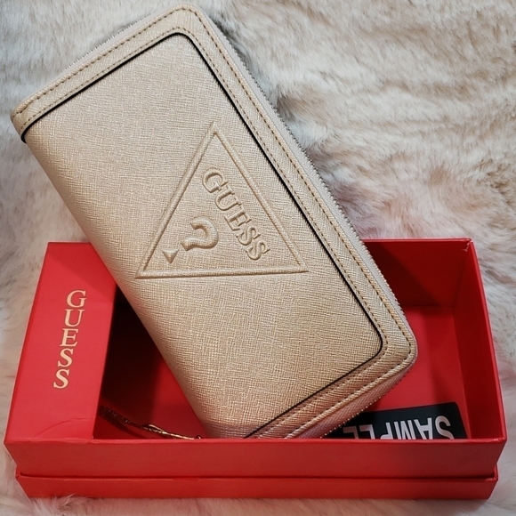 GUESS Factory Woman Champagne Wallet NEW. - Picture 1 of 8